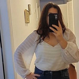 ❗️SOLD❗️Sweetheart neckline, balloon sleeve blouse